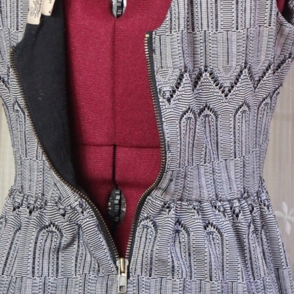 LIKE NEW Lucky Brand Gray Black White V Neck Dress - Picture 5 of 7